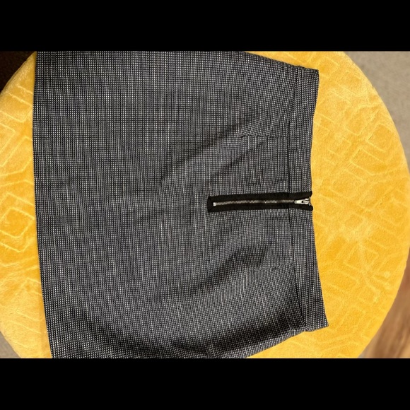 GAP Fully Lined Tweed Mini Skirt - Picture 2 of 3